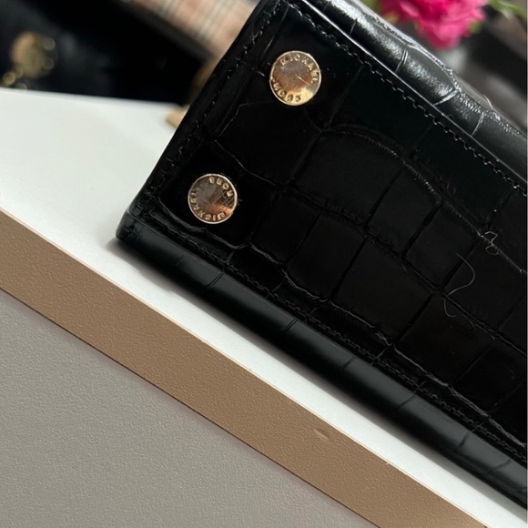 Michael Kors Karla Small E-West Satchel
Embossed Leather Black - Picture 8 of 8